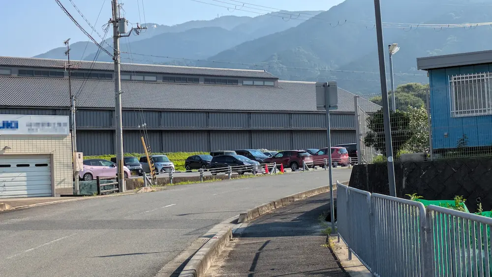 梅乃宿酒造を遠くから見た風景